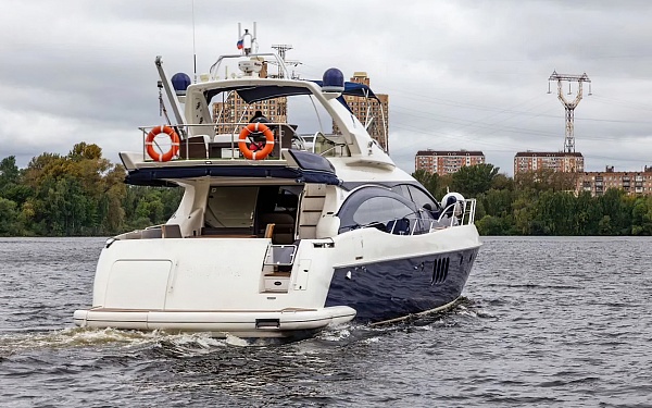 Аренда моторной яхты Azimut 68 В Москве